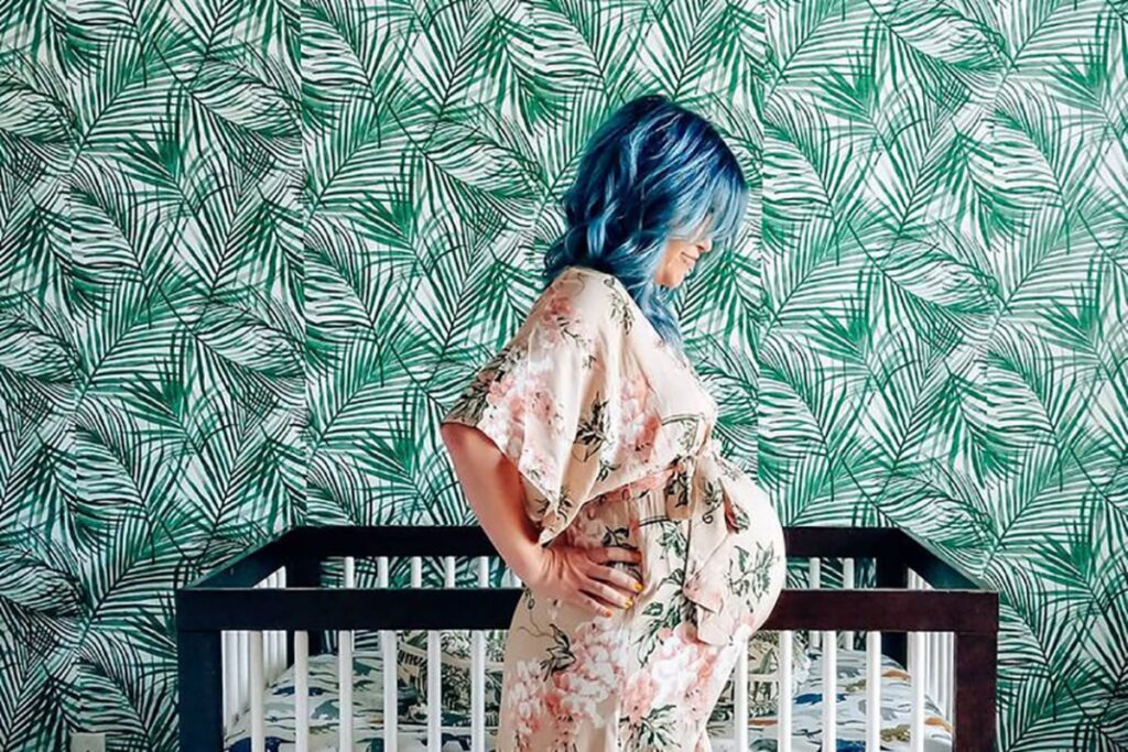 رنگ مو در دوران بارداری؛ نکات ایمنی و توصیه‌های تخصصی